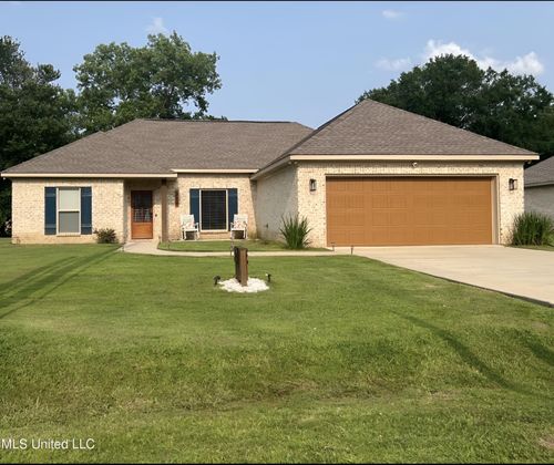 320 Scarbrough Cir, Richland, MS, 39218-9768 | Card Image