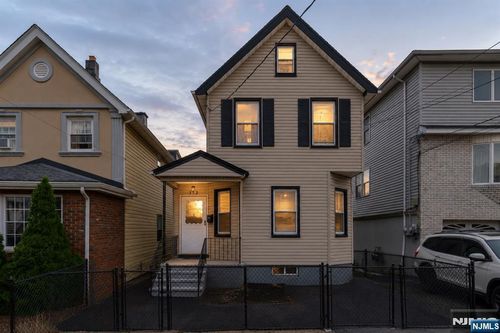 352 Forest St, Kearny, NJ, 07032-3533 | Card Image