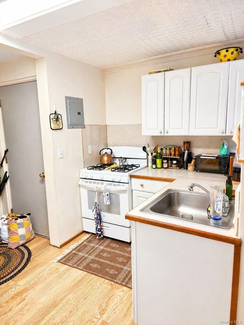 3-1 Berachah Ave, Nyack, NY, 10960-4201 | Card Image