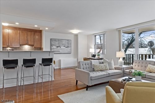 3l-530 Valley Rd, Montclair, NJ, 07043-2741 | Card Image