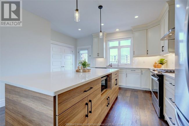 741 Brownstone Dr, Townhouse with 3 bedrooms, 3 bathrooms and null parking in Windsor ON | Image 19