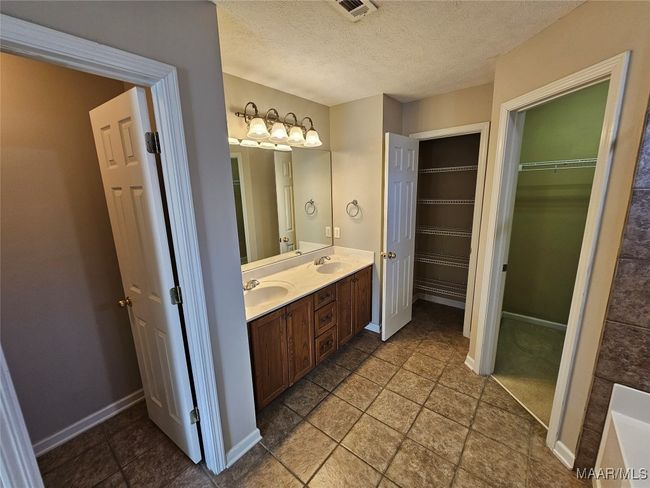 Master Bathroom closets | Image 16
