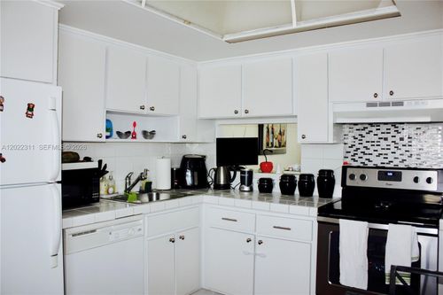 702a-18555 Ne 14th Ave, Miami, FL, 33179-4847 | Card Image