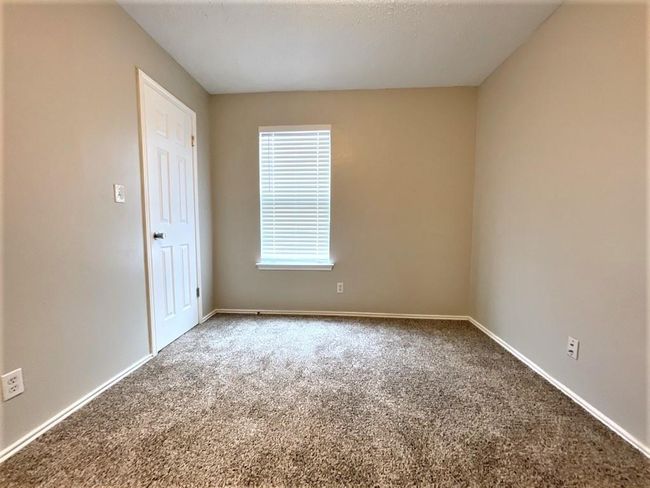 Empty room with carpet flooring and baseboards | Image 8