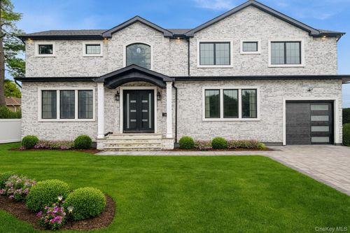 52 Cortland Ave, Hicksville, NY, 11801-4604 | Card Image