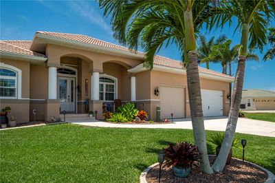 437 Madrid Boulevard, House other with 3 bedrooms, 2 bathrooms and null parking in Punta Gorda FL | Image 3