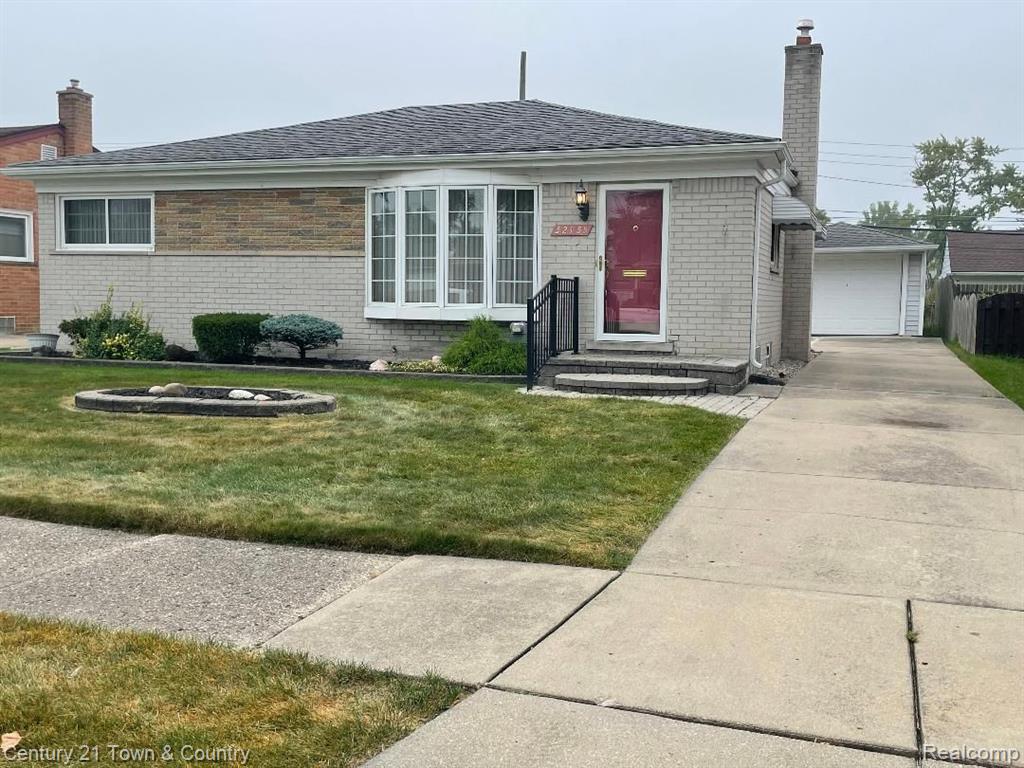 Mackenzie Dr, Westland, MI 48185