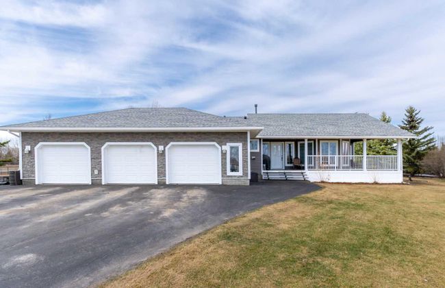 8-33049 Range Road 12, Home with 4 bedrooms, 2 bathrooms and 3 parking in Rural Mountain View County AB | Image 3