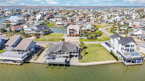 1405 Palmetto Dr, Tiki Island, TX, 77554-9190 | Card Image