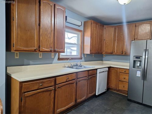 5656 Monroe St, Dearborn Heights, MI, 48125-2529 | Card Image