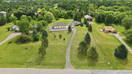 483 Prairie Ln, Hudson, WI, 54016-7570 | Card Image