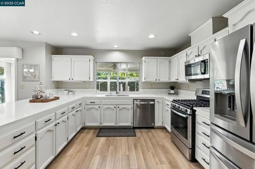 297 Del Valle Ct, Pleasanton, CA, 94566-6233 | Card Image