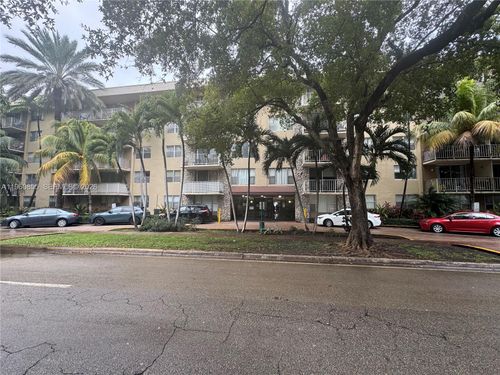 apt-510-1805 Sans Souci Blvd, North Miami, FL, 33181-3004 | Card Image
