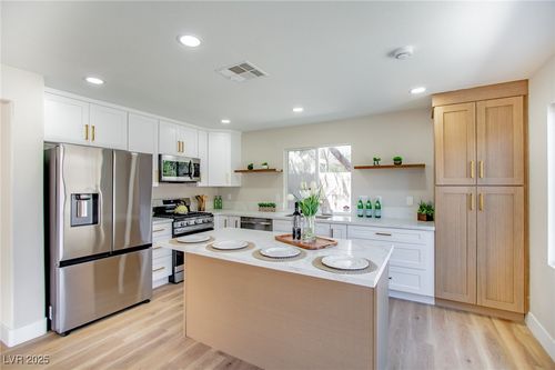 3380 Mountain Bluebird St, Las Vegas, NV, 89117-8435 | Card Image
