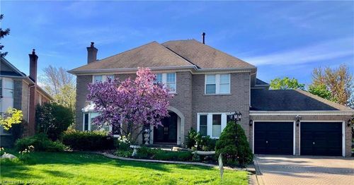 2056 Hadfield Crt, Burlington, ON, L7M3V4 | Card Image