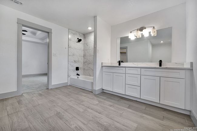 14170 Michael Run, House other with 4 bedrooms, 3 bathrooms and null parking in Lytle TX | Image 18