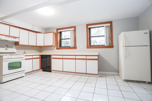 ge-1318 W Foster Ave, Chicago, IL, 60640-2245 | Card Image