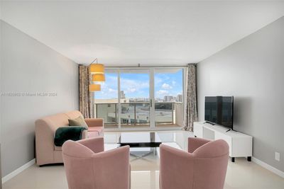 2002 - 3140 S Ocean Dr, Condo with 1 bedrooms, 1 bathrooms and null parking in Hallandale Beach FL | Image 3