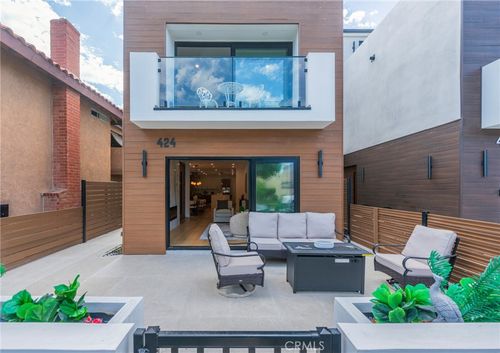 424 20th St, Huntington Beach, CA, 92648-3828 | Card Image