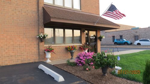 7701 W 98th St, Hickory Hills, IL, 60457-2338 | Card Image