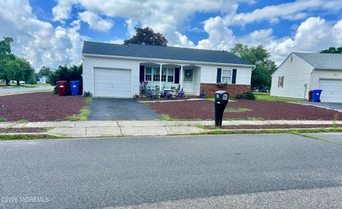 22 Brakenbury Ct, Toms River, NJ, 08757-4422 | Card Image