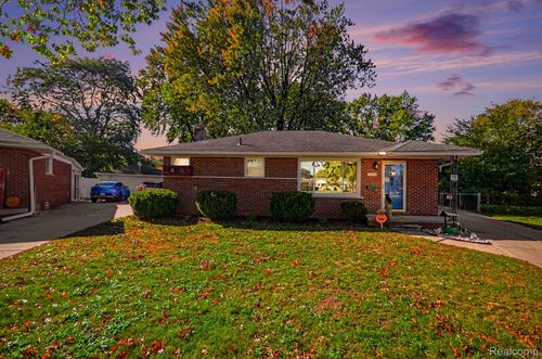 22228 Milgrom Ct, Saint Clair Shores, MI, 48081-1212 | Card Image