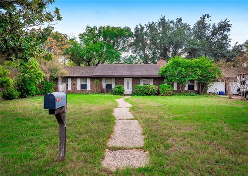 112 Hasler St, Bastrop, TX, 78602-4104 | Card Image