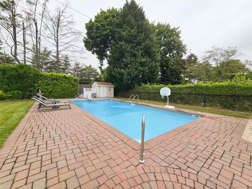 24 Edna Dr, Syosset, NY, 11791-3716 | Card Image