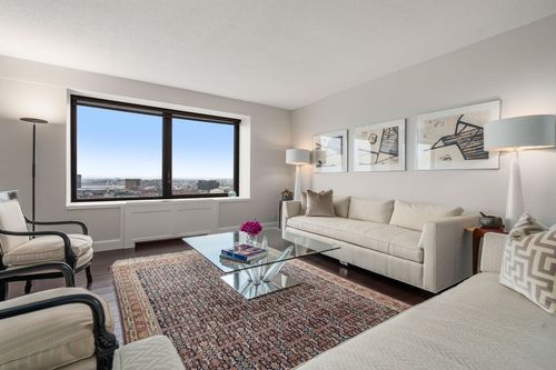 28f-85 E India Row, Boston, MA, 02110-3395 | Card Image