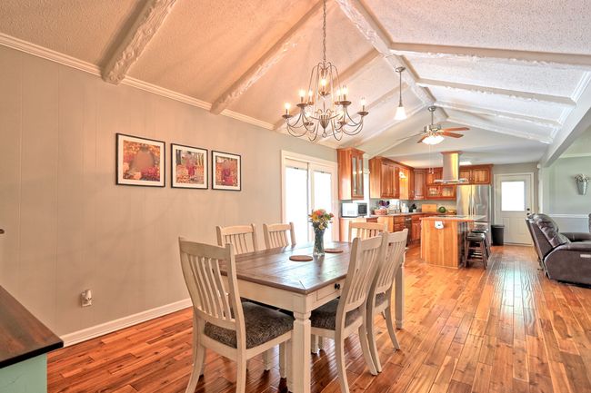 Open floor plan has great flow for entertaining. | Image 12