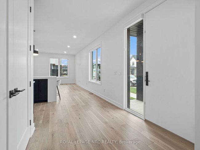 200 Klager Ave, House attached with 3 bedrooms, 4 bathrooms and 1 parking in Fonthill ON | Image 7