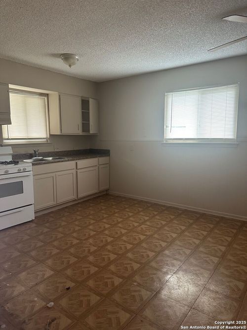 apt-11-2129 Pat Booker Rd, Universal City, TX, 78148-3216 | Card Image