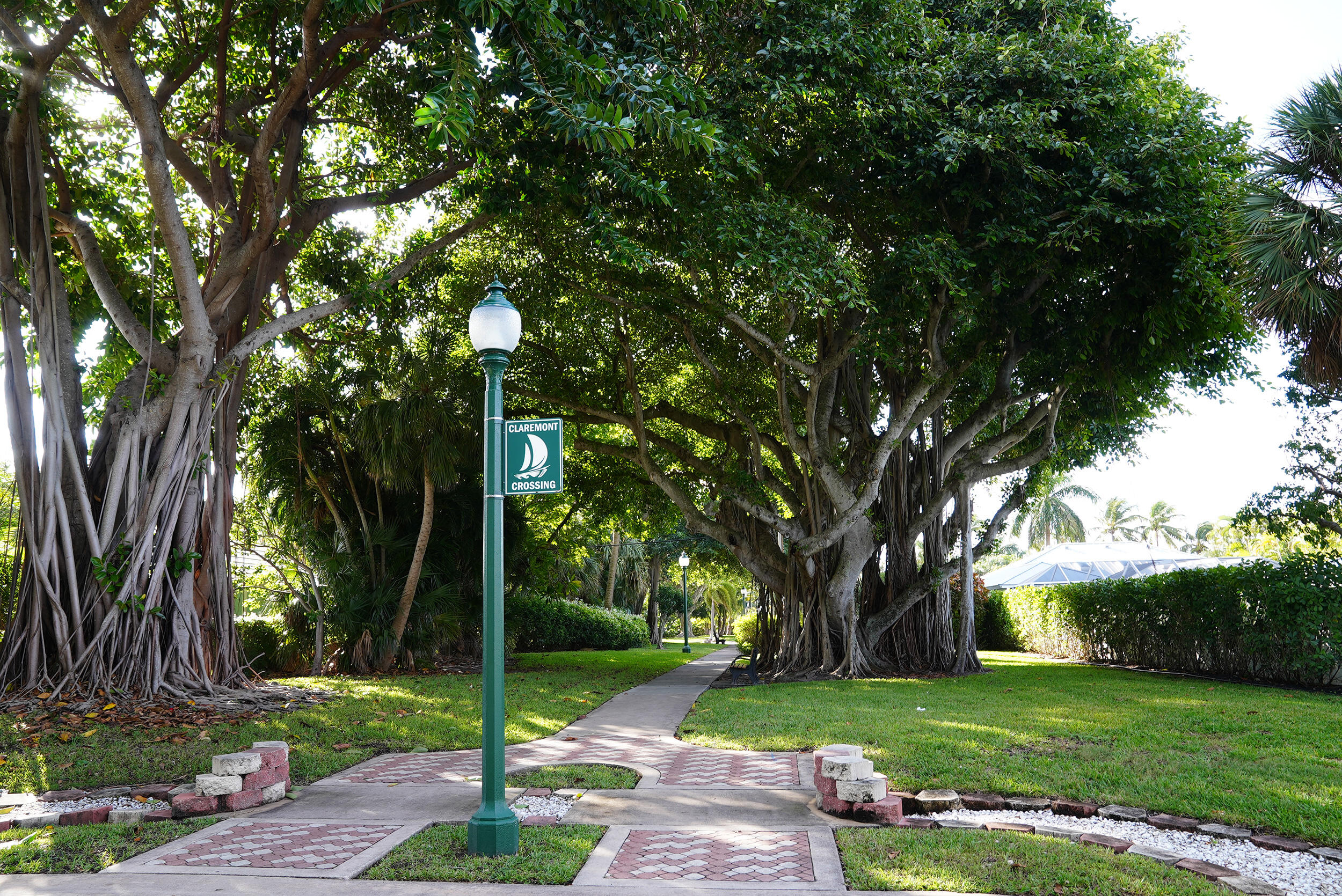 Residential in Palm Beach Shores 3