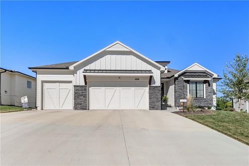 3208 Sw Saddlebred Ter, Lee's Summit, MO, 64082-2223 | Card Image