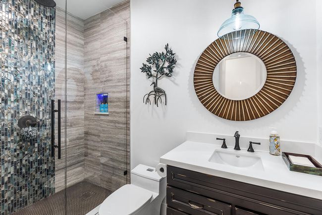 261-W-Seaview-Drive-guest-bathroom | Image 17