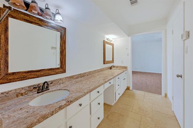 20031 Sunny Shores Dr, House other with 3 bedrooms, 2 bathrooms and 3 parking in Humble TX | Image 13