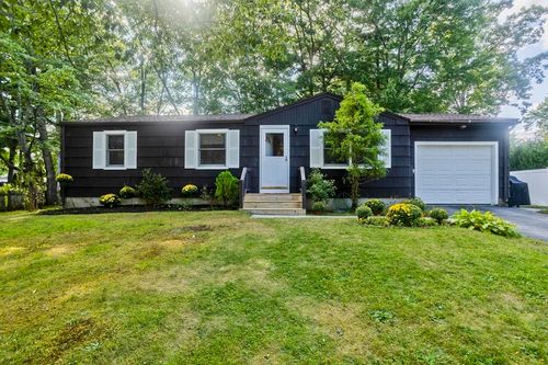 68 Saffron Cir, Springfield, MA, 01129-1513 | Card Image