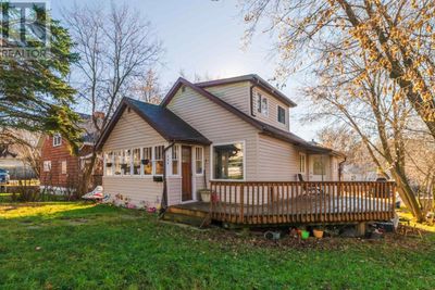 233 3 Rd St N, Home with 2 bedrooms, 1 bathrooms and null parking in Kenora ON | Image 1