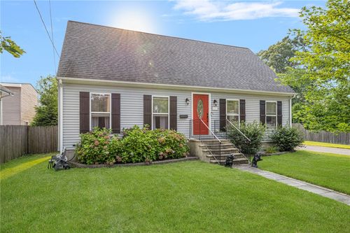121 Spofford Ave, Warwick, RI, 02888-1816 | Card Image