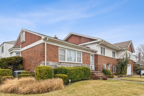 213 Union Tpke, Oakland Gardens, NY, 11364-3521 | Card Image