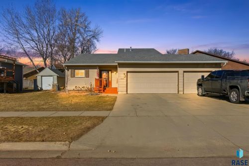 5008 E Centennial Ln, Sioux Falls, SD, 57110-5615 | Card Image