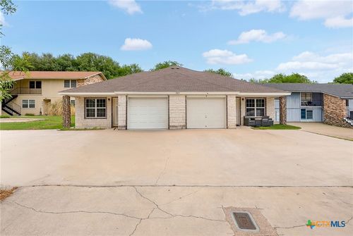 207 W Cardinal Ln, Harker Heights, TX, 76548-1782 | Card Image