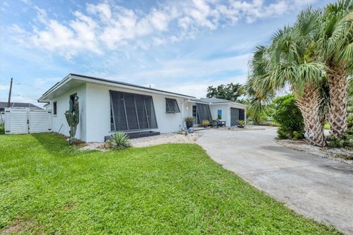 527 Bellaire Dr, VENICE, FL, 34293-3804 | Card Image