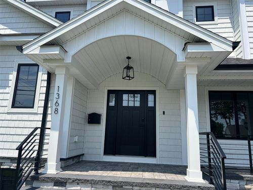 1368 Lakeshore Dr, Massapequa Park, NY, 11762-1700 | Card Image