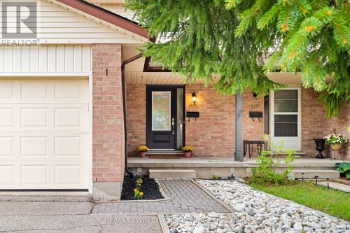 647 Pinerow Cres, Waterloo, ON, N2T2K5 | Card Image