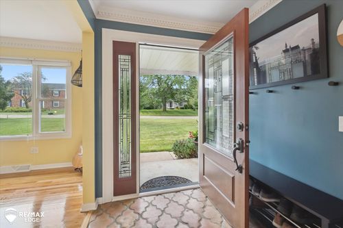 5083 Treehill Rd, Grand Blanc, MI, 48439-2051 | Card Image