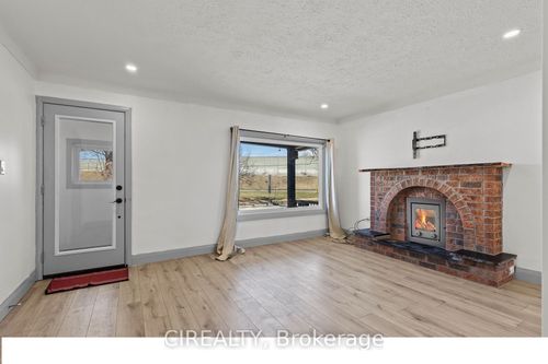 14 Elmwood Ave, Saint Catharines, ON, L2R2T7 | Card Image