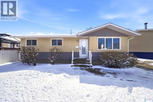 17 Churchill Dr, Saskatoon, SK, S7K3X2 | Card Image