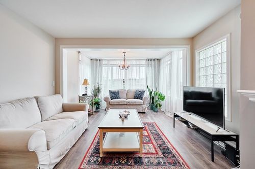 307-855 W 16th Street, North Vancouver, BC, V7P1R2 | Card Image