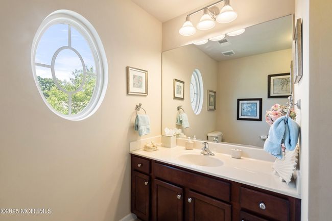 19 E Francesa Ct, Home with 3 bedrooms, 3 bathrooms and null parking in Farmingdale NJ | Image 37